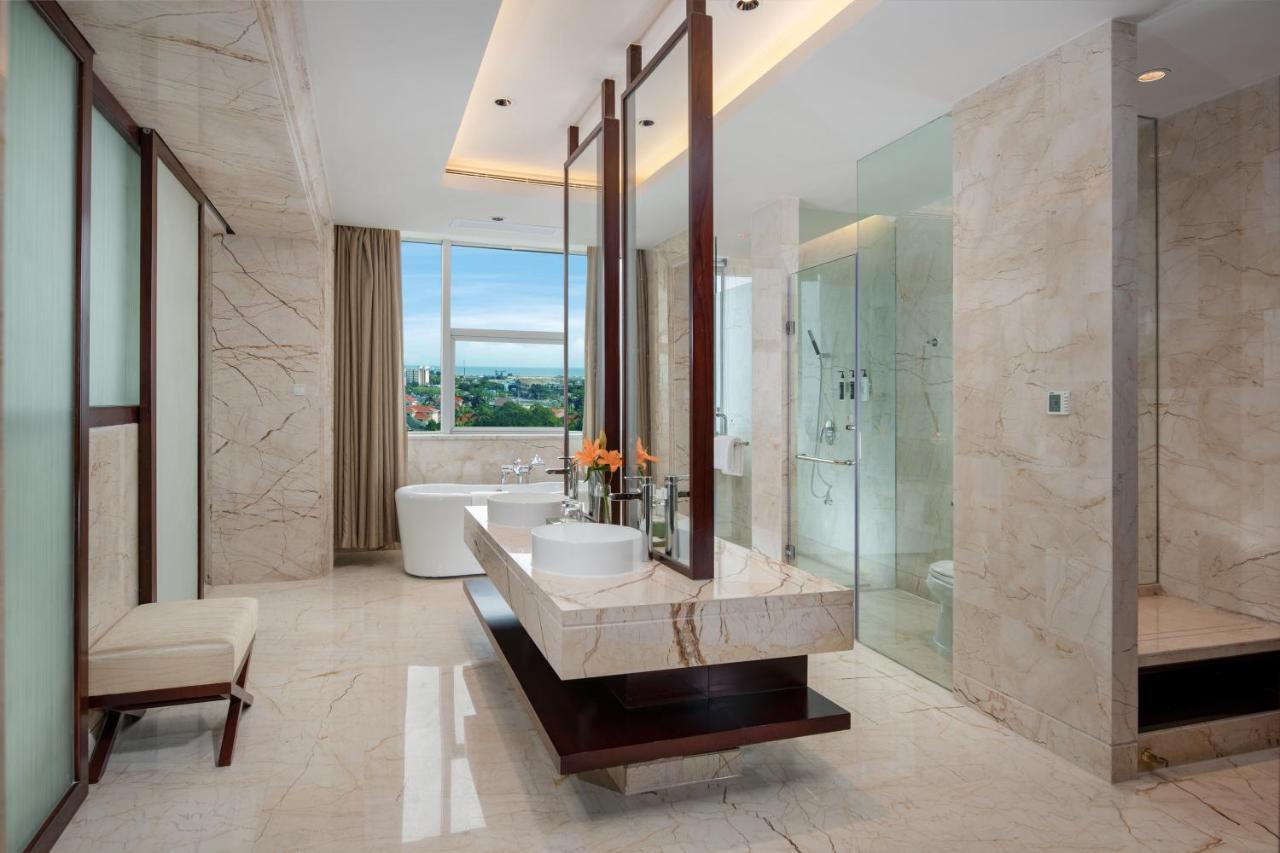 Golden Shining New Century Grand Hotel Beihai Exterior photo