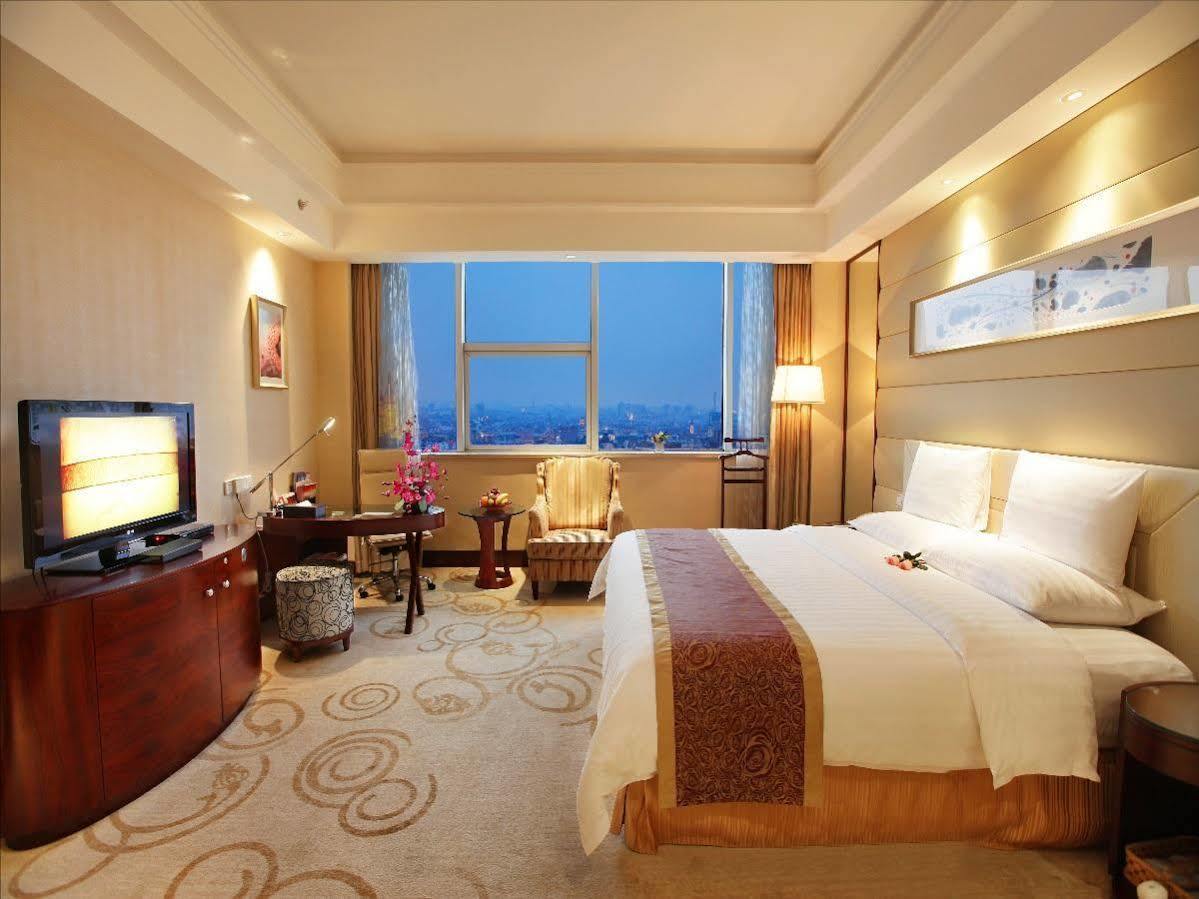 Golden Shining New Century Grand Hotel Beihai Exterior photo